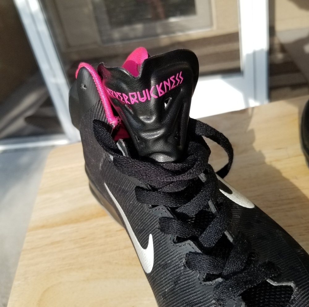 Nikes - Picture 2 of 5